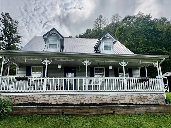 470 Starlight Rd, Alum Creek, WV 25003