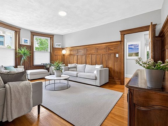 5th image of 815 Centre St APT 1
