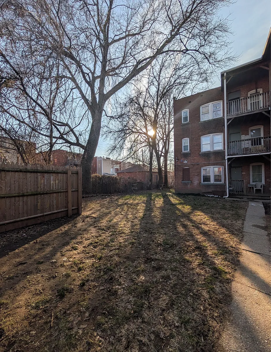 Building Photo - 905 Park St #2