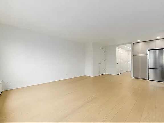3rd image of 561 Amsterdam Ave #13D