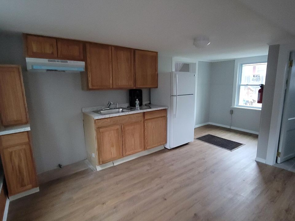 2nd image of 466 Laurel Ave