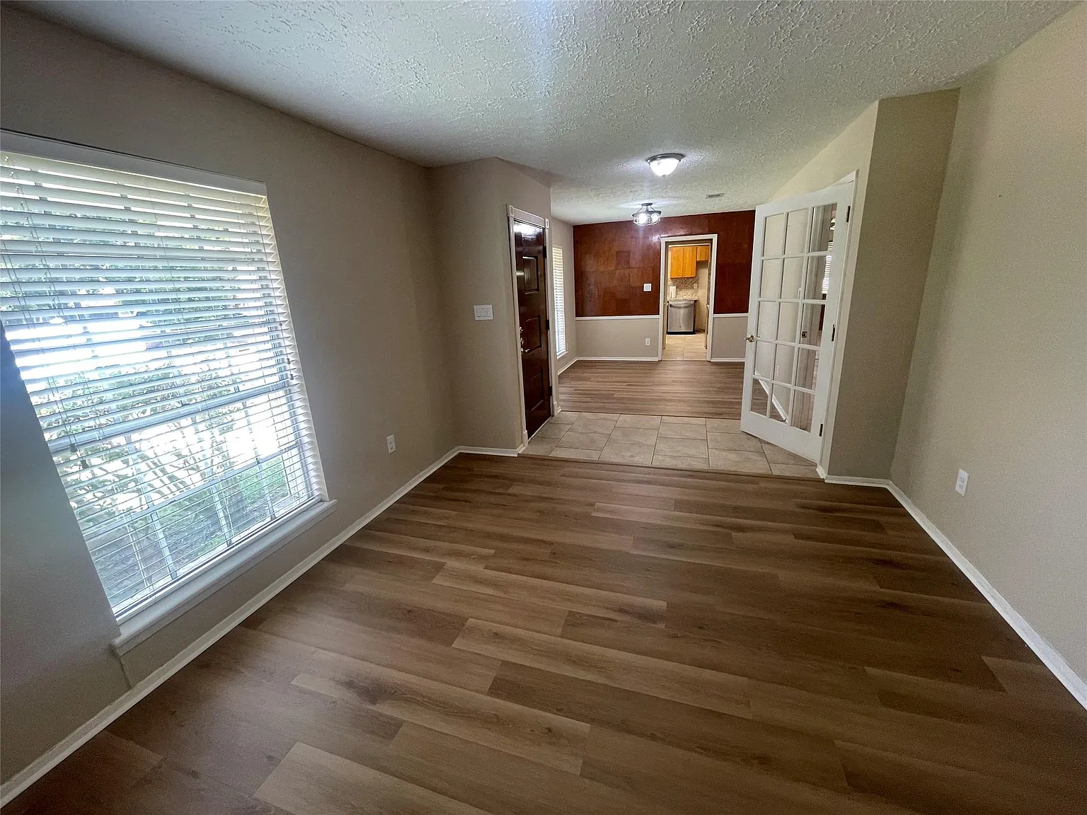 3 bed, 1801 sqft, $1,980 — Photo 3