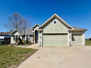 22367 S Madison St, Spring Hill, KS 66083