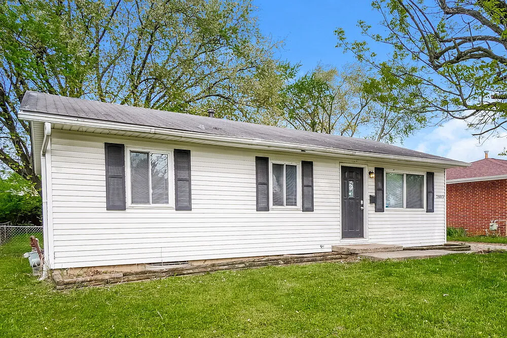 3 bed, 1.0 bath, 936 sqft, $1,680 — Photo 3