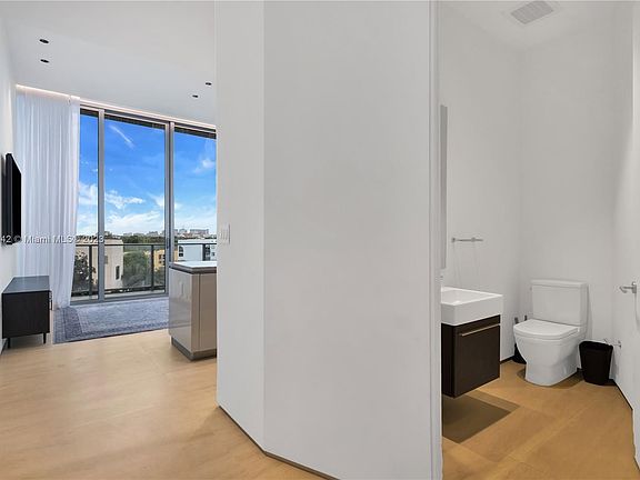 3rd image of 2669 S Bayshore Dr Unit 604
