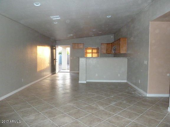 LIVING ROOM-Entrance