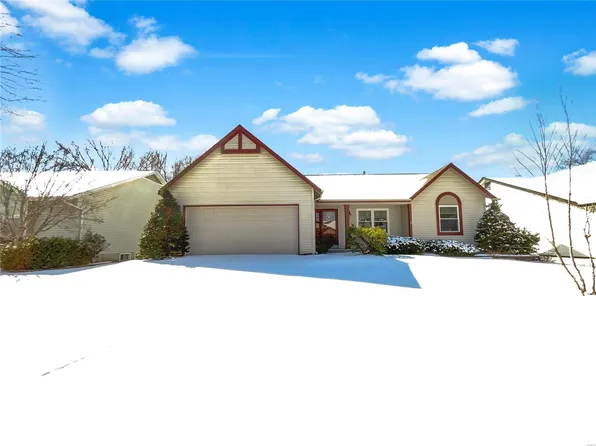 1270 Colby Dr, Saint Peters, MO 63376