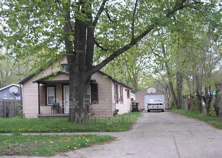 316 Maplelawn St SE — Photo 1