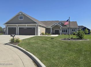 1542 Rosebud Cir, Grand Forks, ND 58201
