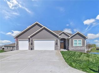 1112 SW Hawthorne Cir, Oak Grove, MO 64075