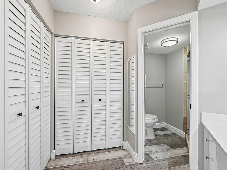 10401 W Broward Blvd #401 — Photo 16