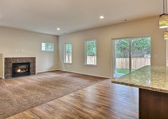 4th image of 534 Rosewood Dr SW