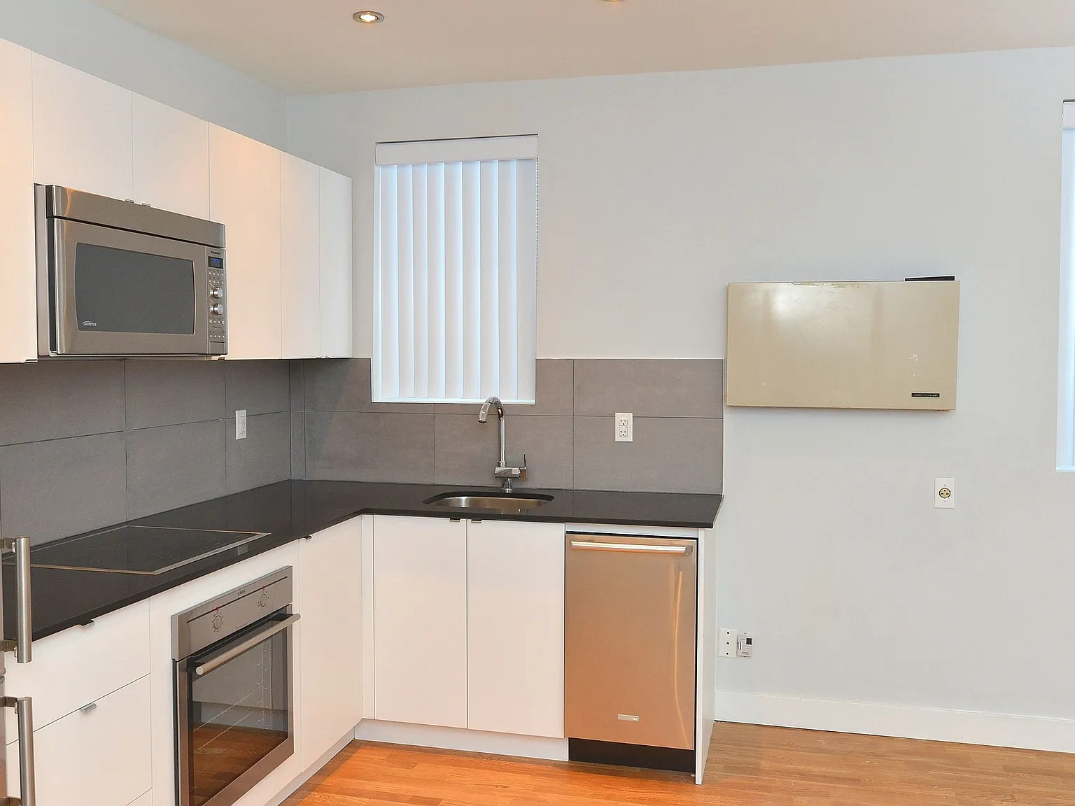 81 - 83 Isabella Street — Photo 1
