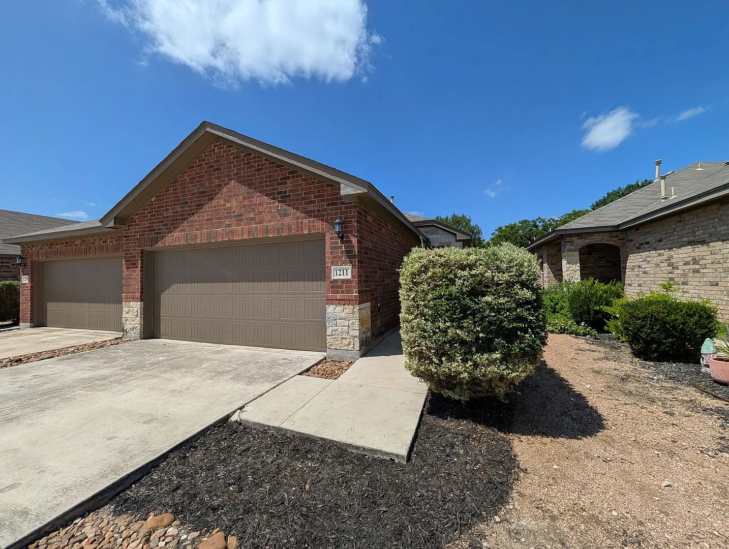 Less than 1 Mile to Gruene / Fridge Included/ Gas Cooking / Covered Patio / CISD — Photo 1