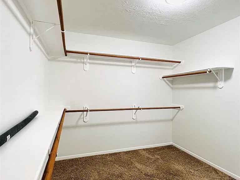 8426 Woodland Knoll Ln — Photo 14