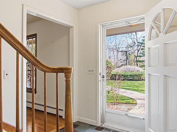 4th image of 6 Oakland Lane