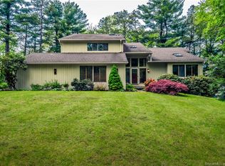 929 Thompson St, Glastonbury, CT 06033