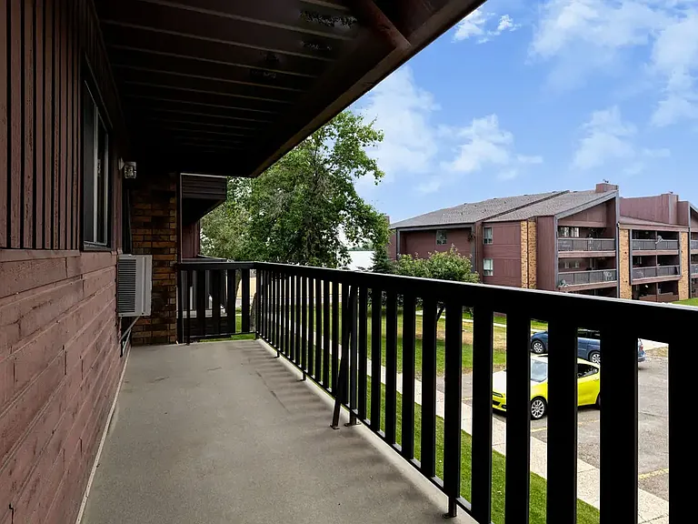640 Robert St E — Photo 10