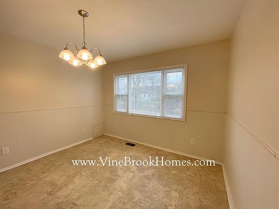 4th image of 9943 Ellis Dr