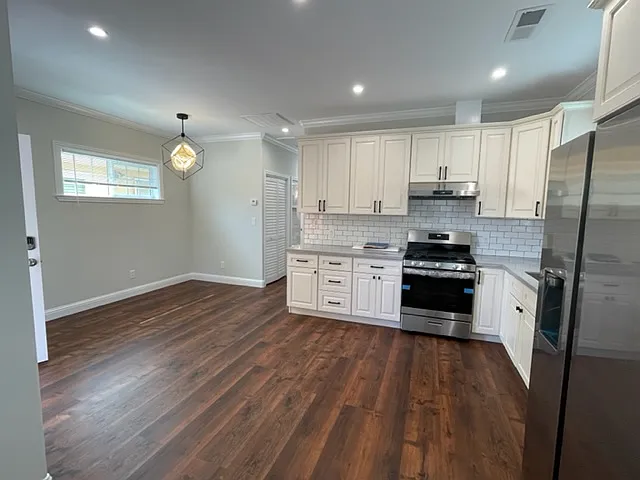 2 bed, 800 sqft, $4,200 — Photo 4