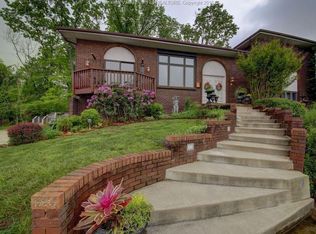 2 Rockledge Dr, Charleston, WV 25302