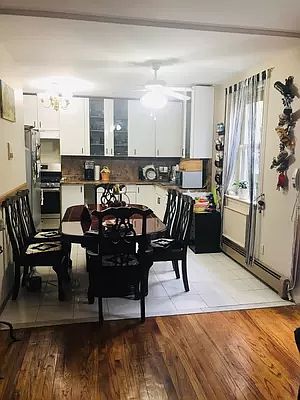 4th image of 870 E 16th St APT 1
