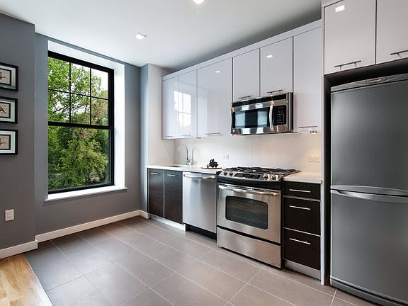 3rd image of 121 Parkside Ave APT 2