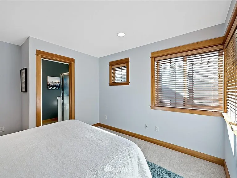 Photos when furnished
