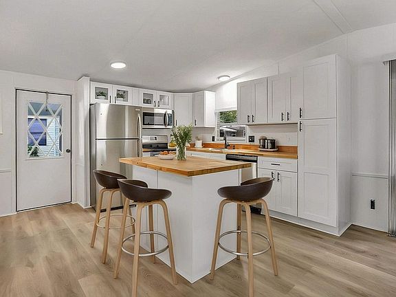 2nd image of 640 Royal Oak Dr N #184