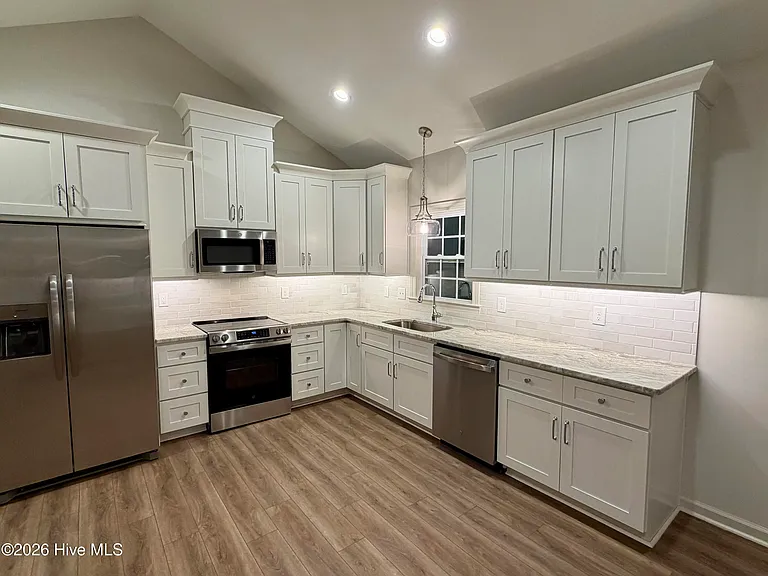 6735 Hill St — Photo 12