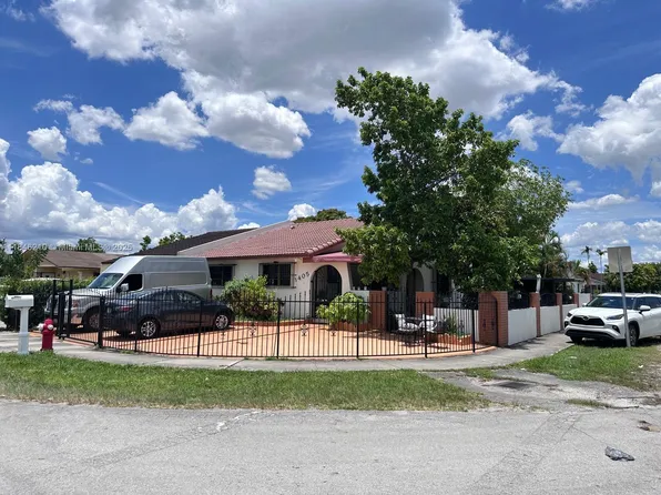 1405 W 38th Pl, Hialeah, FL 33012