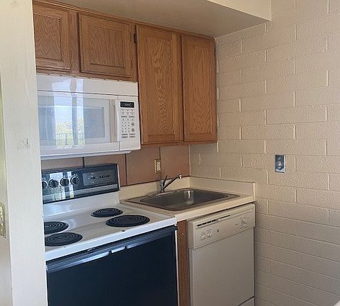 4th image of 599 N Darwin St #3