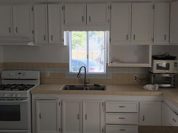 4th image of 4845 W 99th St