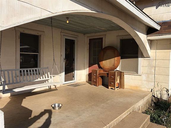 2nd image of 219 E Main St