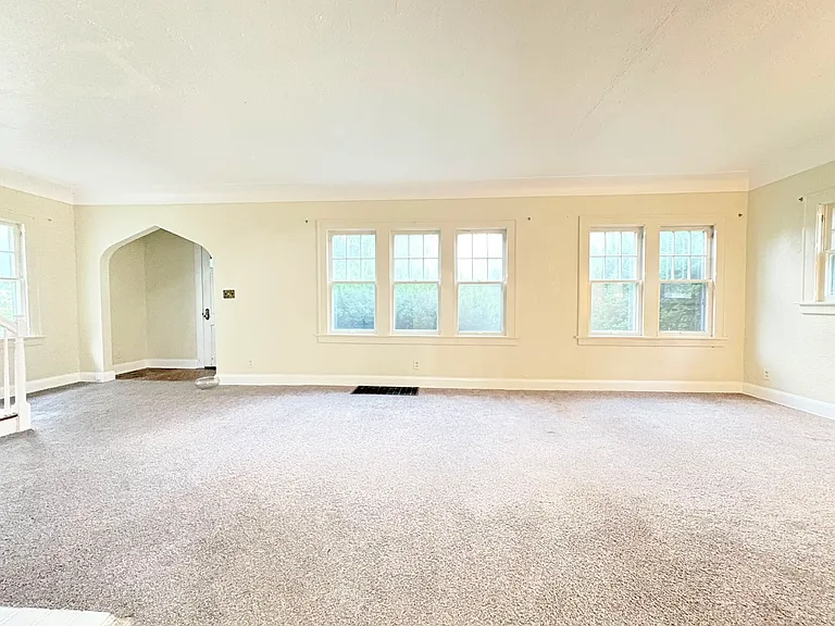 4450 Commonwealth Ave — Photo 5