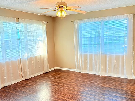 4th image of 48 Windsor C
