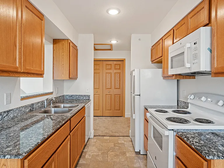 Coopers Landing Apartments — Photo 49
