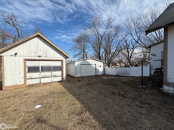 3rd image of 515 E State St