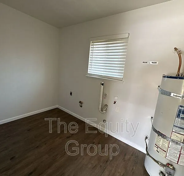 907 S Demaree St — Photo 14