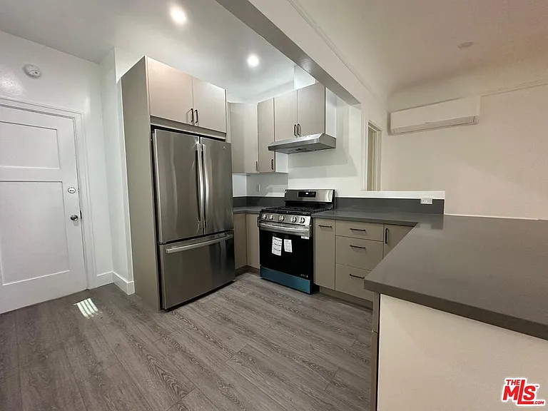 856 S Gramercy Pl — Photo 4
