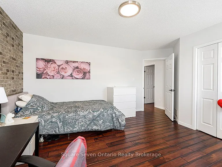 635 Commonwealth Cres — Photo 18