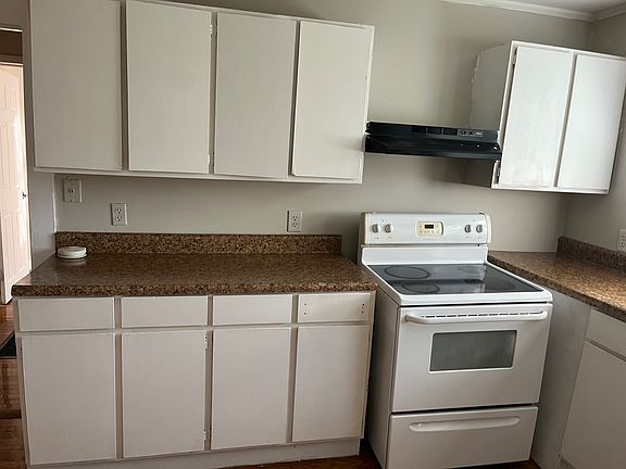 3rd image of 212 Wood St