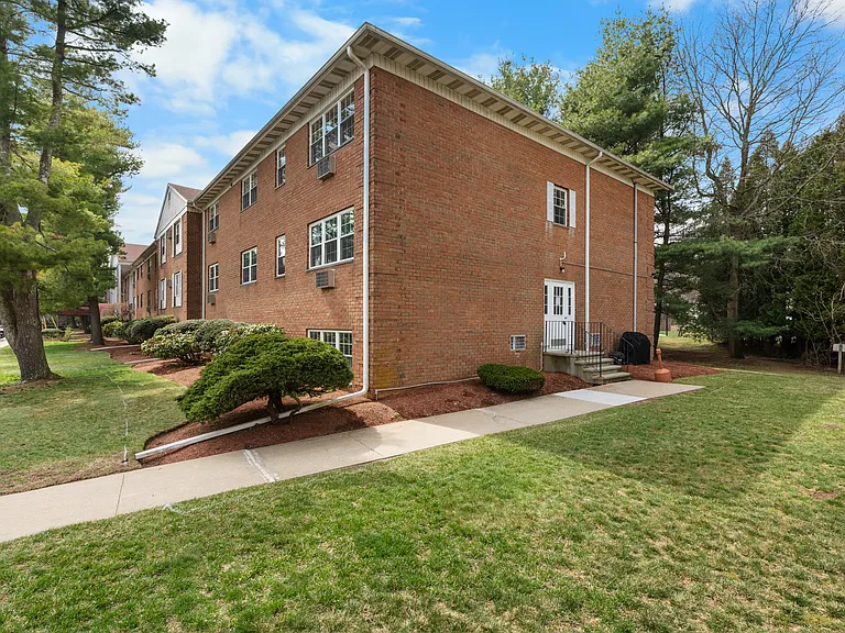 1060 New Haven Ave #20 — Photo 14