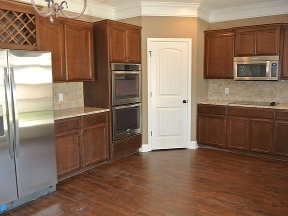 2nd image of 436 NE Briarcrest Dr