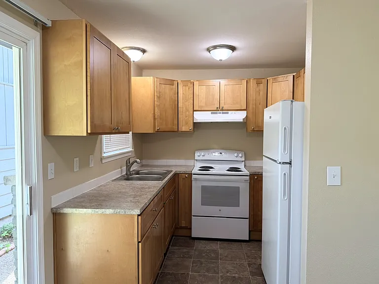 Riverside Manor — Photo 17