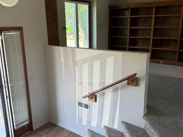 3432 Faye Dr, Bellevue, NE 68123