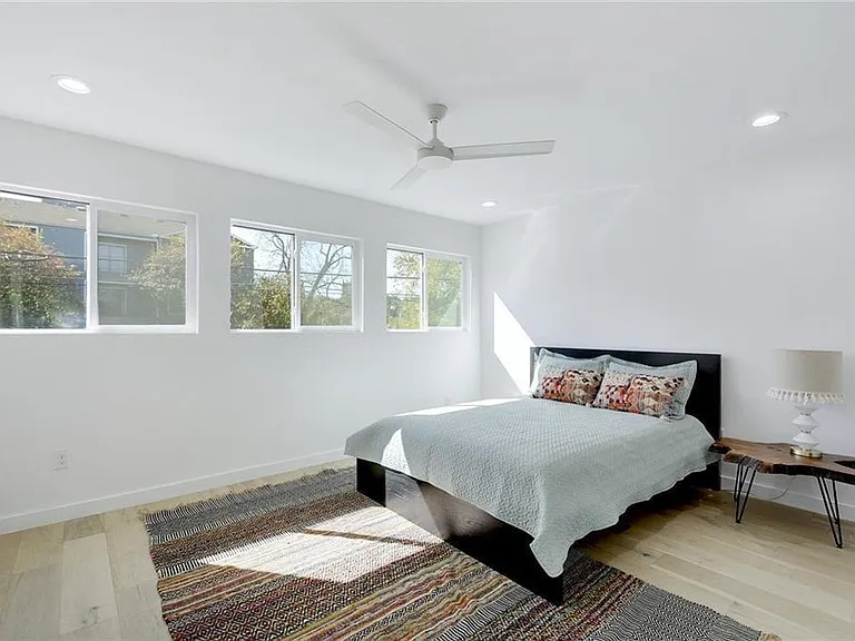 400 E 30th St #204 — Photo 13