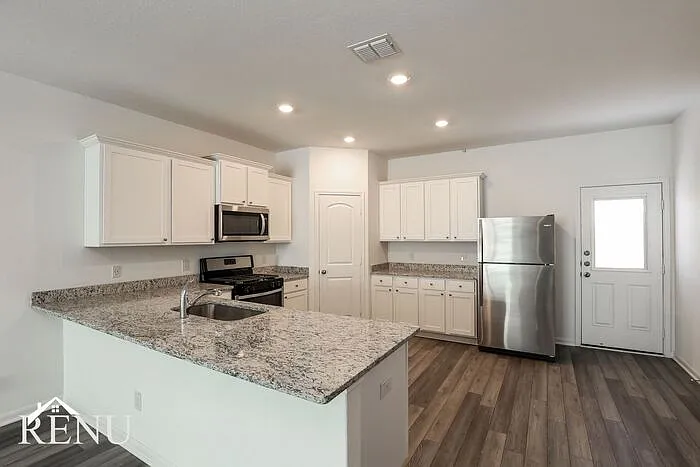 5 bed, 2.5 bath, 2543 sqft, $2,190 — Photo 4