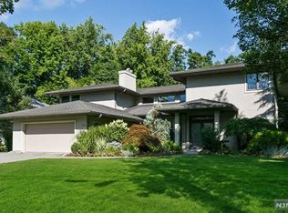 116 Thatcher Rd, Tenafly, NJ 07670