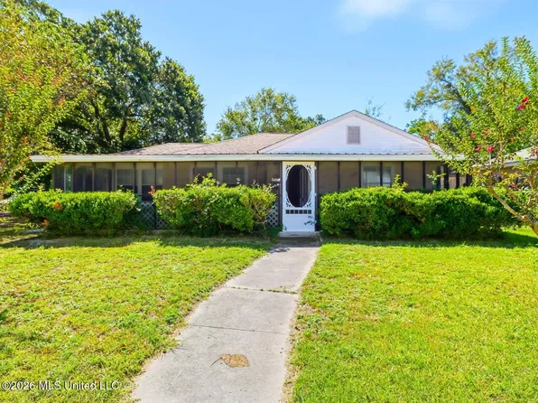 1713 State St, Biloxi, MS 39531